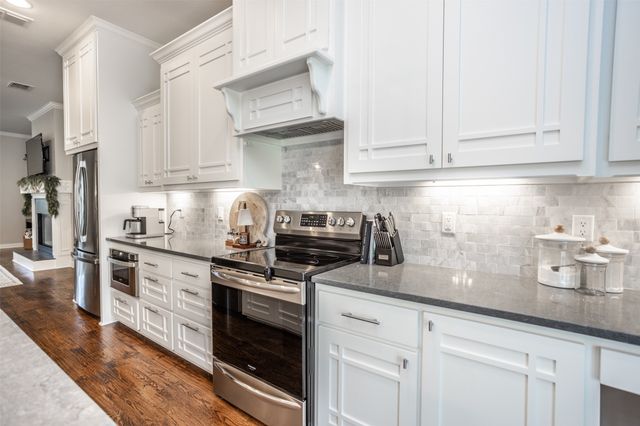 228 Colt Drive, Lake Kiowa, TX 76240