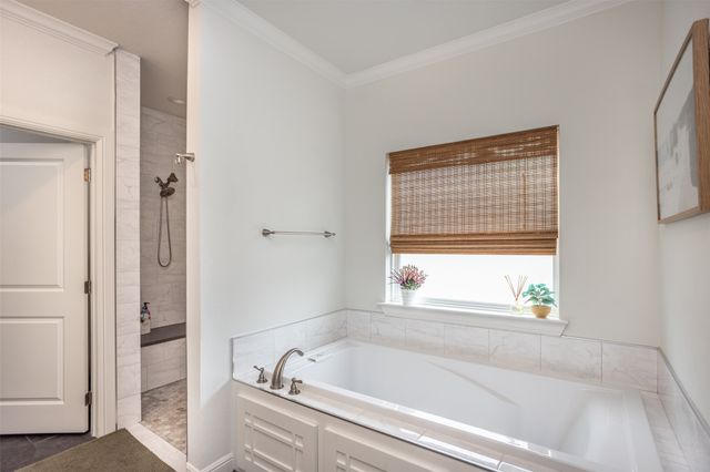 228 Colt Drive, Lake Kiowa, TX 76240