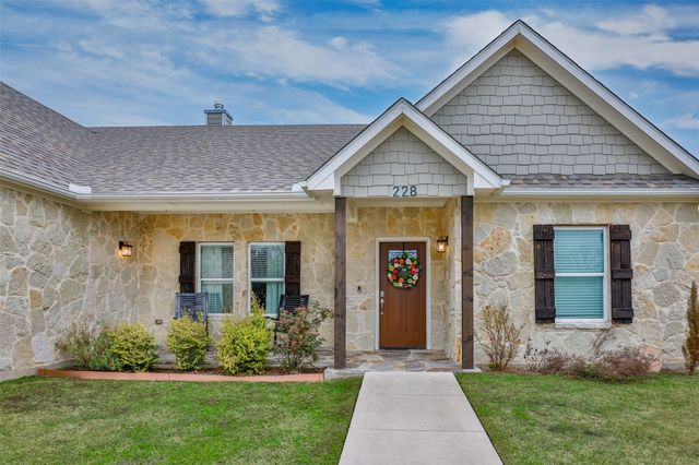 228 Colt Drive, Lake Kiowa, TX 76240