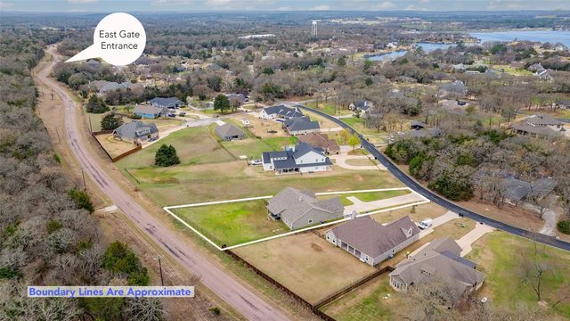 228 Colt Drive, Lake Kiowa, TX 76240