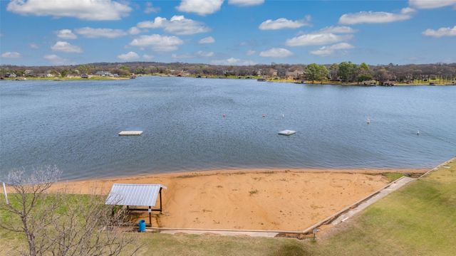 228 Colt Drive, Lake Kiowa, TX 76240