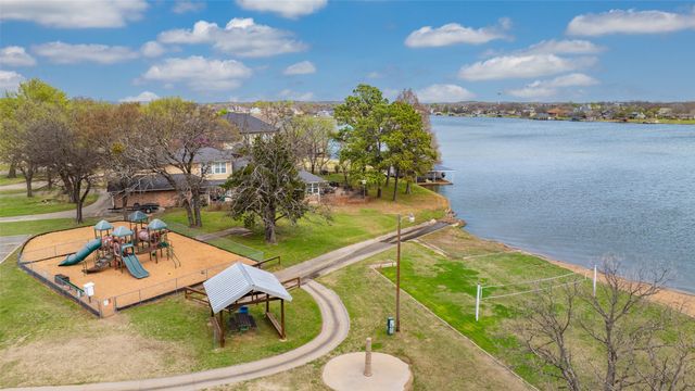 228 Colt Drive, Lake Kiowa, TX 76240