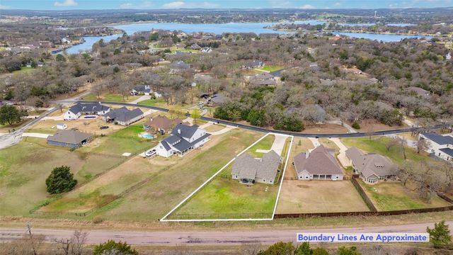 228 Colt Drive, Lake Kiowa, TX 76240