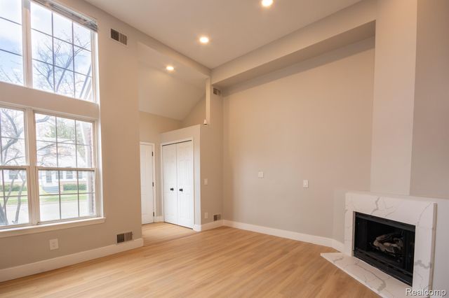 167 W Kenilworth Avenue, Royal Oak, MI 48067