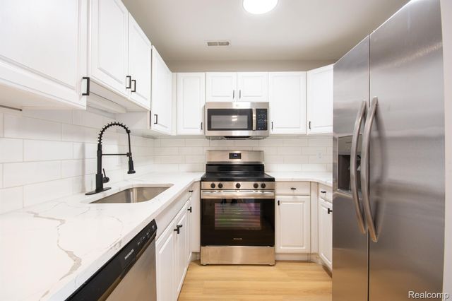 167 W Kenilworth Avenue, Royal Oak, MI 48067