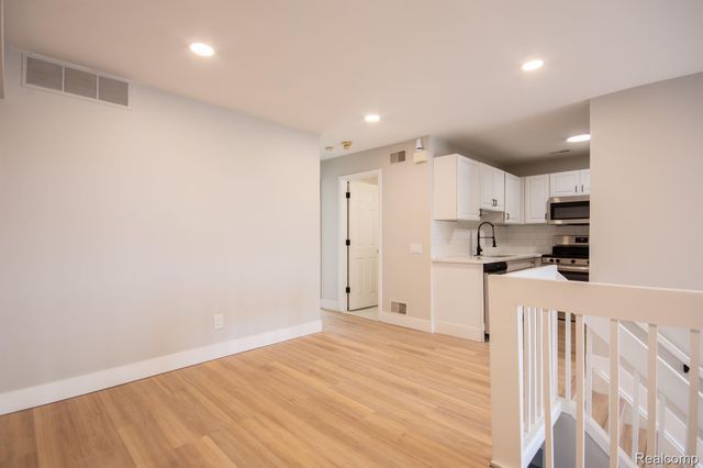 167 W Kenilworth Avenue, Royal Oak, MI 48067