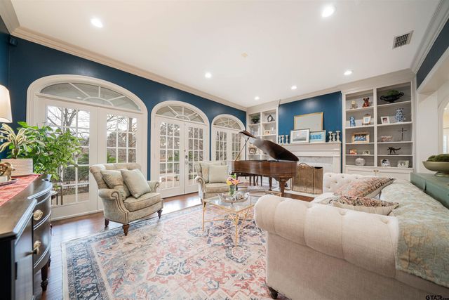 1206 Secluded Ln., Longview, TX 75604