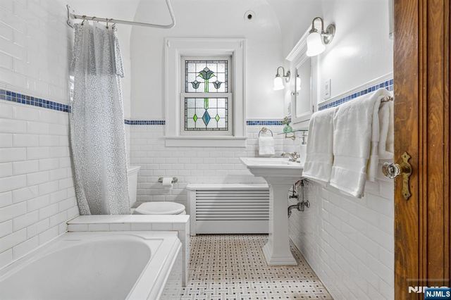 56 Park Avenue, Glen Rock, NJ 07452