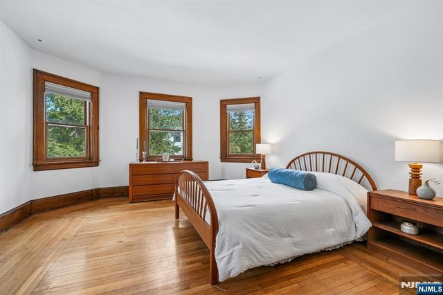 56 Park Avenue, Glen Rock, NJ 07452