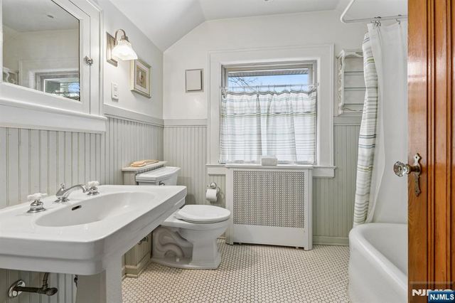 56 Park Avenue, Glen Rock, NJ 07452