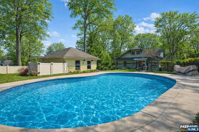 56 Park Avenue, Glen Rock, NJ 07452