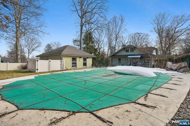 56 Park Avenue, Glen Rock, NJ 07452