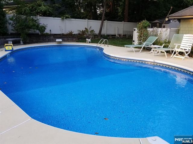 56 Park Avenue, Glen Rock, NJ 07452