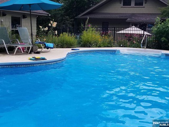 56 Park Avenue, Glen Rock, NJ 07452