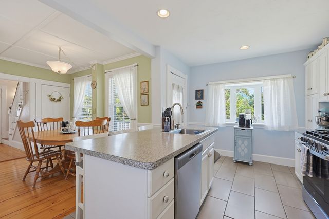 2 Dearborn Ave, Beverly, MA 01915