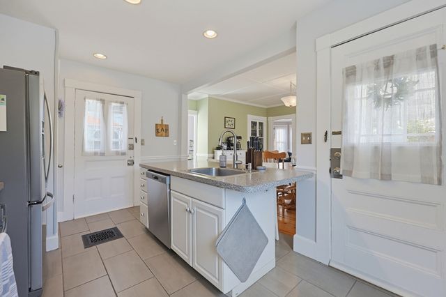2 Dearborn Ave, Beverly, MA 01915