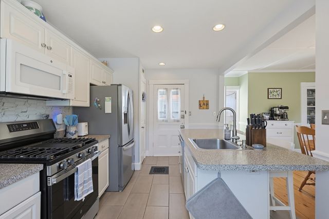 2 Dearborn Ave, Beverly, MA 01915