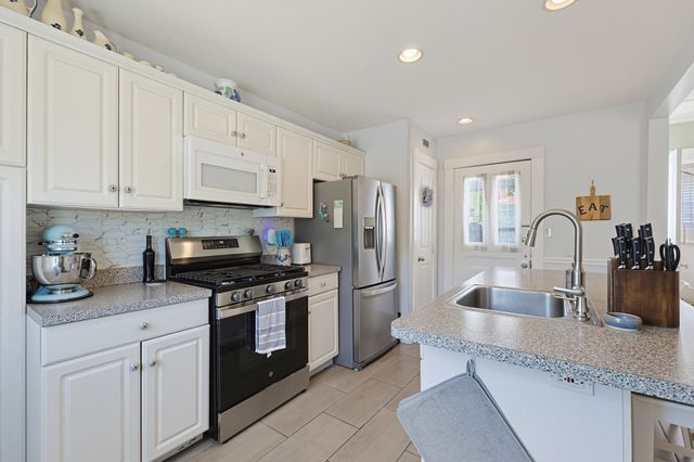 2 Dearborn Ave, Beverly, MA 01915