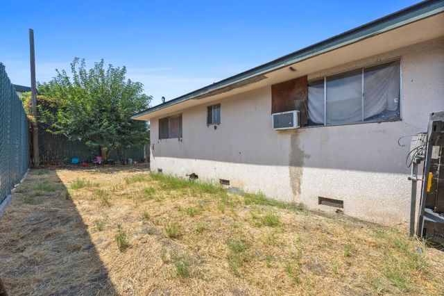 3626 E Lowe Avenue, Fresno, CA 93702