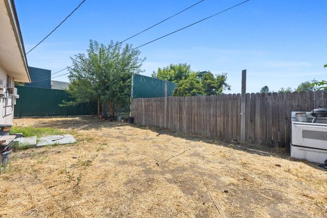 3626 E Lowe Avenue, Fresno, CA 93702