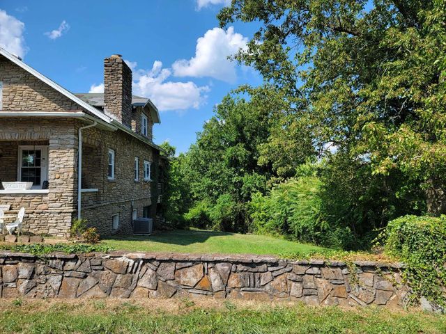 159 E Walnut Street, Mount Olivet, KY 41064