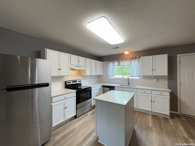 9011 Laguna Falls, San Antonio, TX 78251