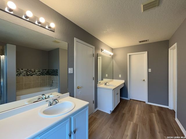 9011 Laguna Falls, San Antonio, TX 78251