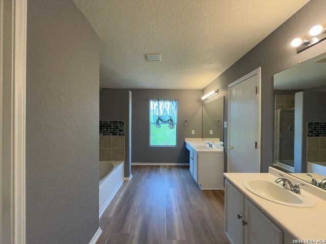 9011 Laguna Falls, San Antonio, TX 78251