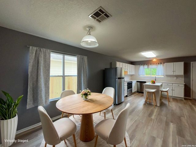 9011 Laguna Falls, San Antonio, TX 78251