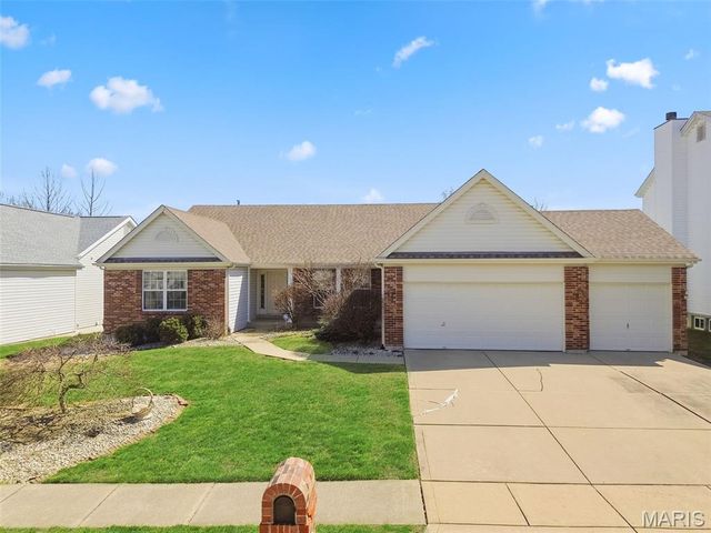 8003 Knights Crossing Drive, O'fallon, MO 63368