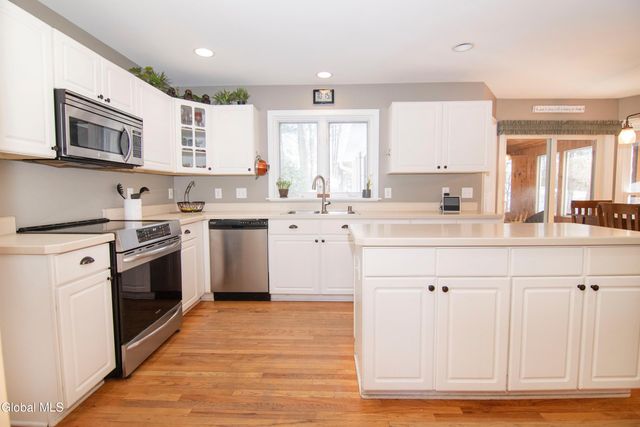 19 Mann Boulevard, Halfmoon, NY 12065