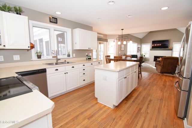 19 Mann Boulevard, Halfmoon, NY 12065