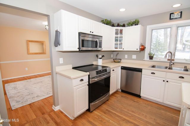 19 Mann Boulevard, Halfmoon, NY 12065