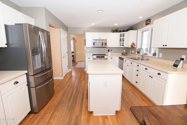 19 Mann Boulevard, Halfmoon, NY 12065