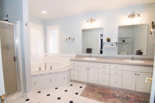 19 Mann Boulevard, Halfmoon, NY 12065