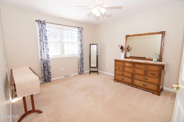 19 Mann Boulevard, Halfmoon, NY 12065