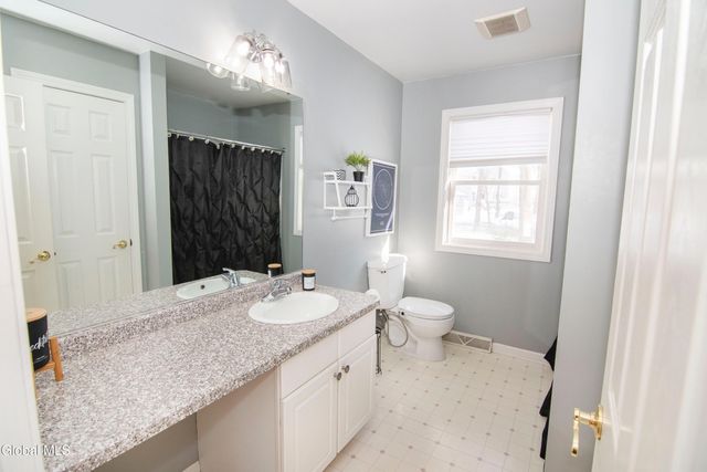 19 Mann Boulevard, Halfmoon, NY 12065