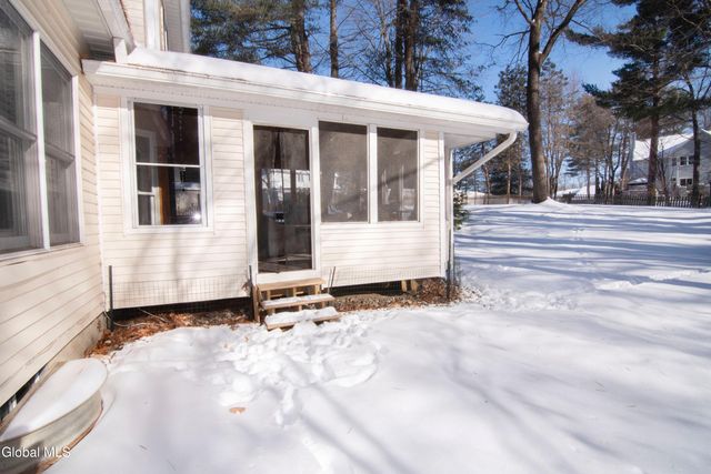 19 Mann Boulevard, Halfmoon, NY 12065