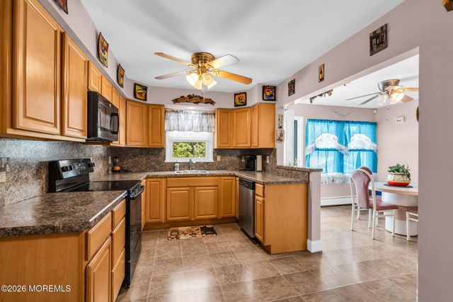 113 Edgewater Court, Toms River, NJ 08757
