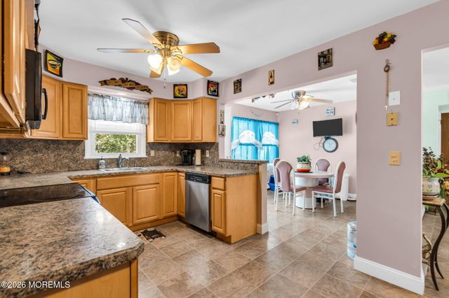 113 Edgewater Court, Toms River, NJ 08757