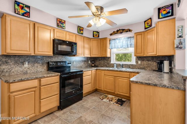 113 Edgewater Court, Toms River, NJ 08757