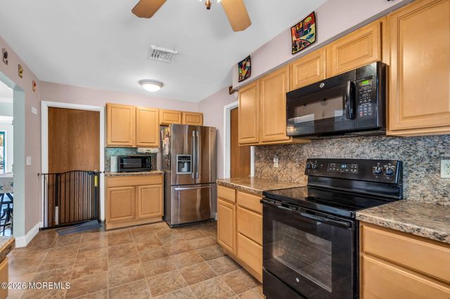 113 Edgewater Court, Toms River, NJ 08757