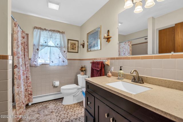 113 Edgewater Court, Toms River, NJ 08757
