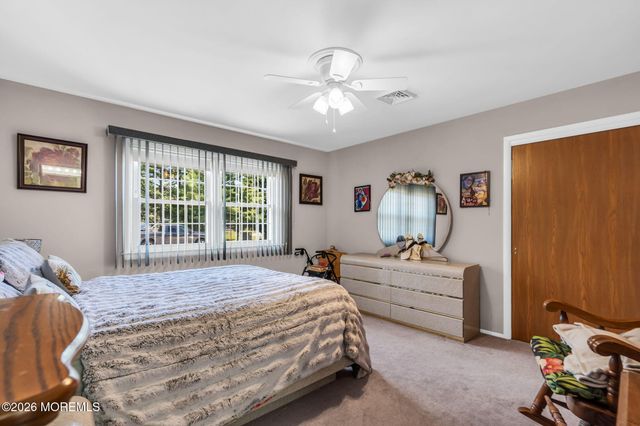 113 Edgewater Court, Toms River, NJ 08757
