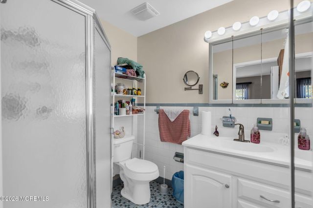 113 Edgewater Court, Toms River, NJ 08757