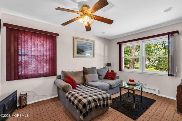 113 Edgewater Court, Toms River, NJ 08757