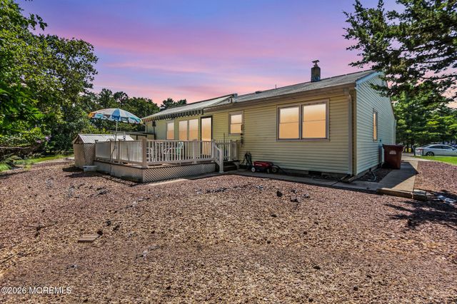 113 Edgewater Court, Toms River, NJ 08757