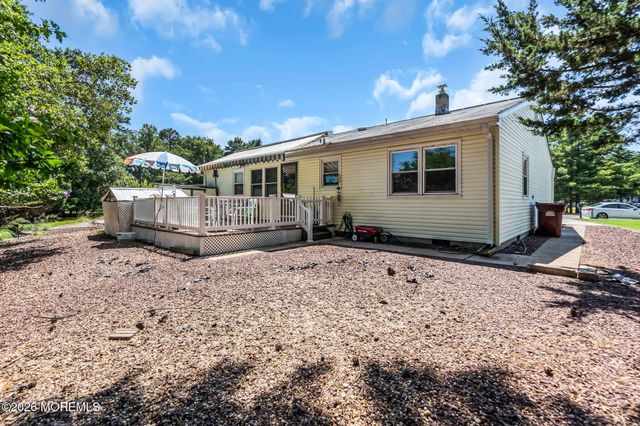 113 Edgewater Court, Toms River, NJ 08757