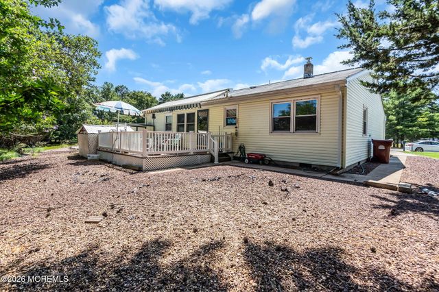 113 Edgewater Court, Toms River, NJ 08757