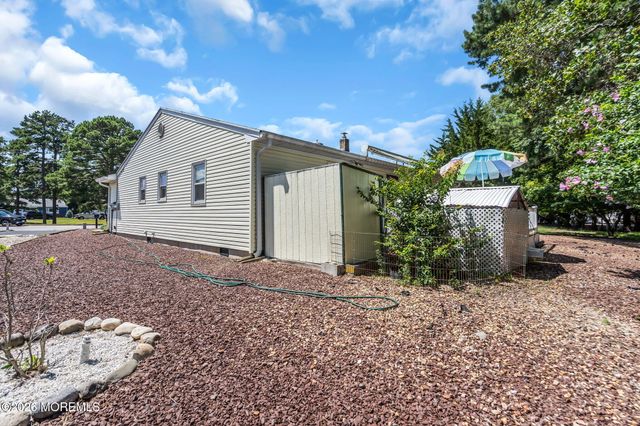 113 Edgewater Court, Toms River, NJ 08757